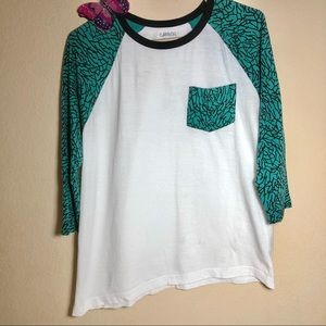 Carbon Baseball Style T-Shirt, Medium, white w/teal and black print, pre-owned